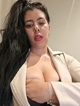 Luianna stripchat live cam model
