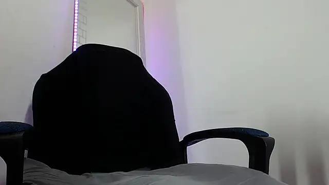 Nash_fit18 stripchat live cam model