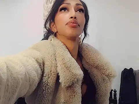 Hilary_Rodriguez_ stripchat live cam model