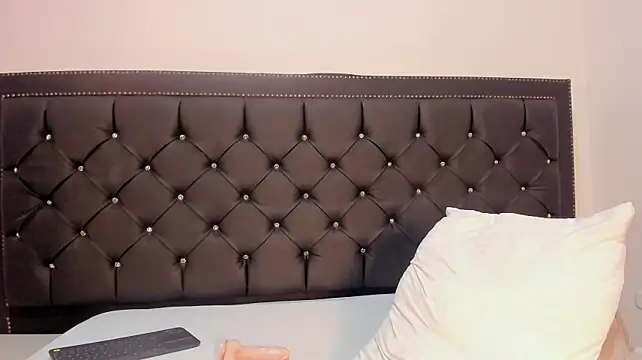 VeronicaMoun stripchat live cam model