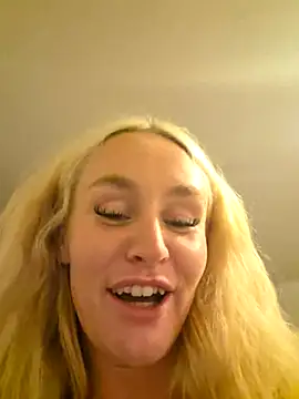 BlazingBaddie420 stripchat live cam model