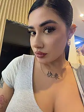 clarachanelricek stripchat live cam model