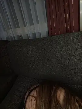 sarahbrends stripchat live cam model