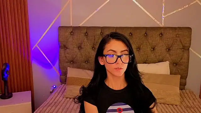 Coralinnee_ stripchat live cam model