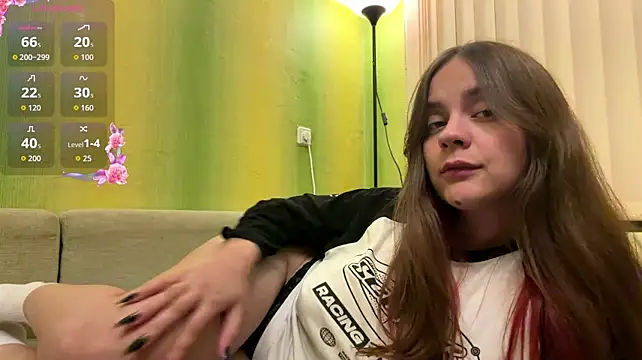 AliceVee stripchat live cam model