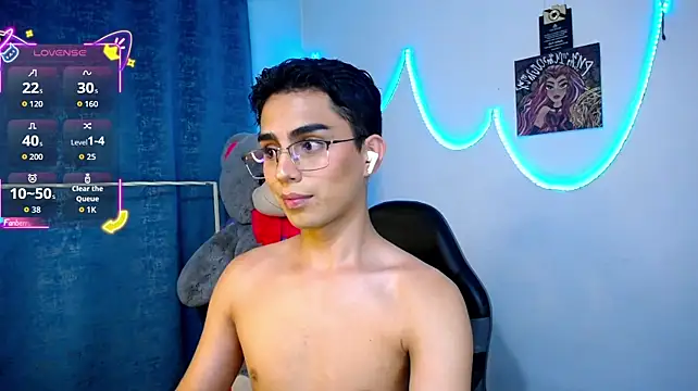 OwenBluee stripchat live cam model