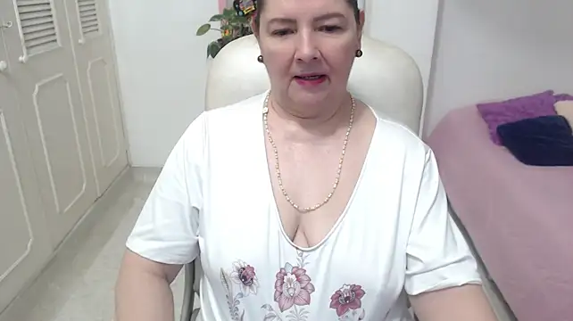 leonela_69 stripchat live cam model