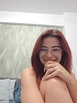 RedHeadFoxy stripchat live cam model