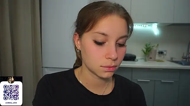 Sairallyn stripchat live cam model