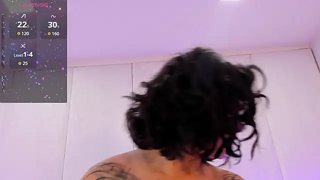 EmiilyyCooper stripchat live cam model