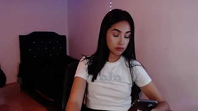 sofi_nieto stripchat live cam model