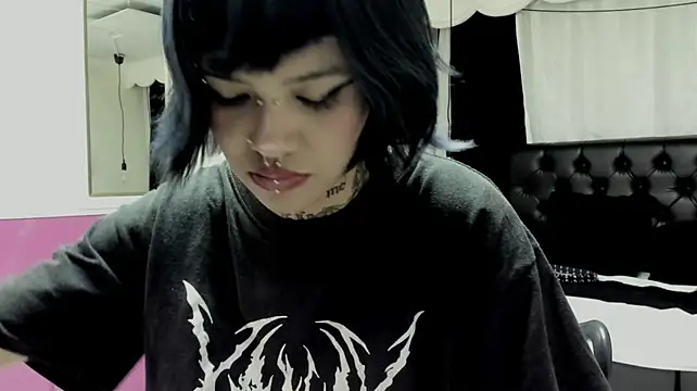 IzzyJizzy_ stripchat live cam model