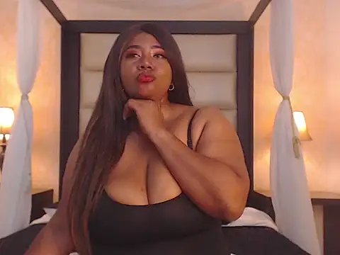 KiaraDiazz stripchat live cam model