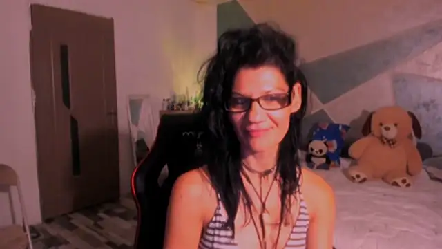 SweetSin40 stripchat live cam model
