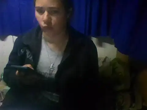 lucyervez stripchat live cam model
