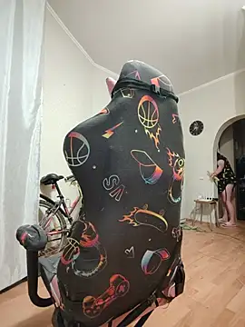 Elina-Bondi stripchat live cam model