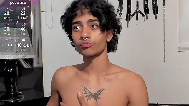 MiikeOthon stripchat live cam model