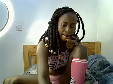 Holyshan stripchat live cam model