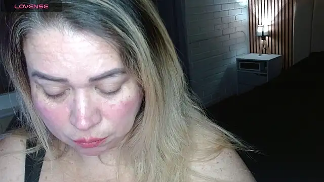 Bella_Savati_1 stripchat live cam model