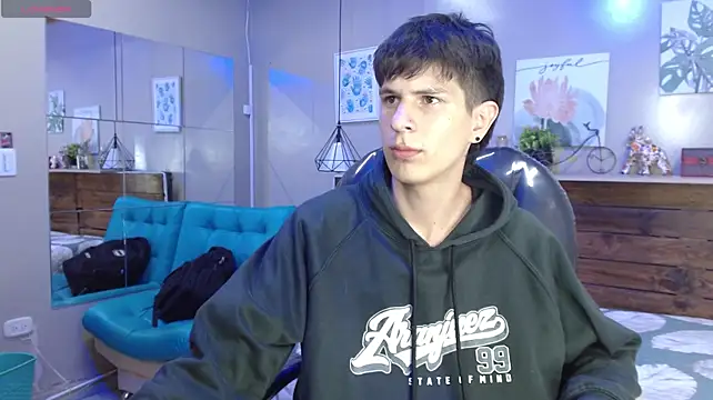 Salvatore18_ stripchat live cam model