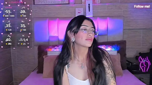 mia_devine_ stripchat live cam model
