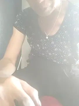 Top2004a stripchat live cam model