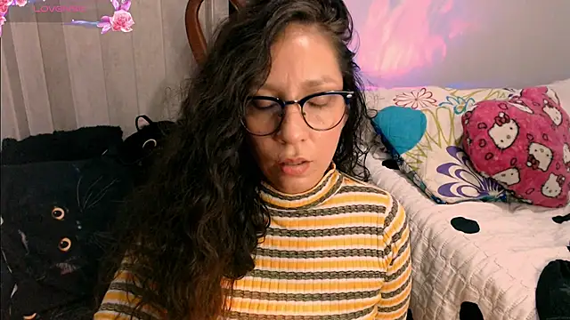naihroby stripchat live cam model