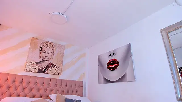Zaira_sofiaa stripchat live cam model