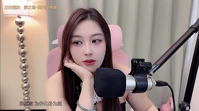 Queenqiao stripchat live cam model