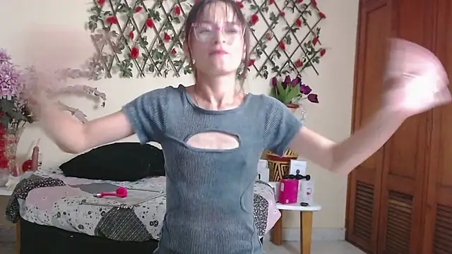 NicoleSantana stripchat live cam model