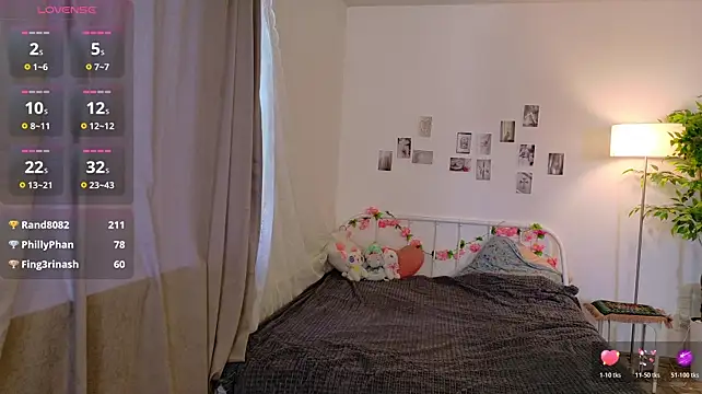 KikiMoor stripchat live cam model