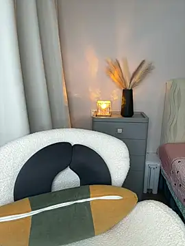 Doudou-a stripchat live cam model