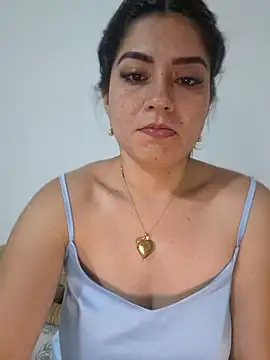 NahomyAdams stripchat live cam model