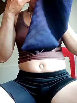 Bella-lynlyn stripchat live cam model