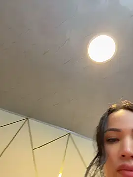 SQUIRTINGQUEEN11 stripchat live cam model