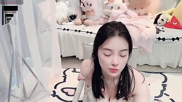 AKiKi711 stripchat live cam model