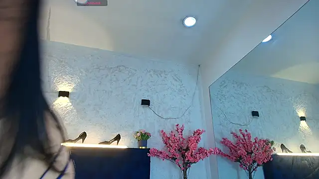 Melannyy__ stripchat live cam model