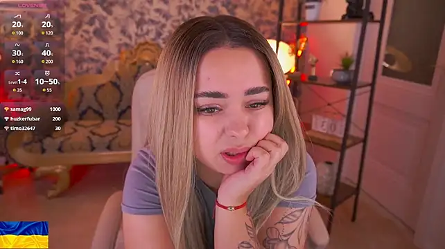 SusieWood stripchat live cam model