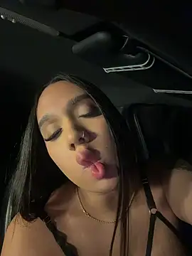 BitchySalome stripchat live cam model