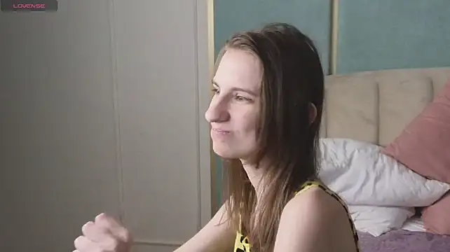 kaleriyaa_ stripchat live cam model