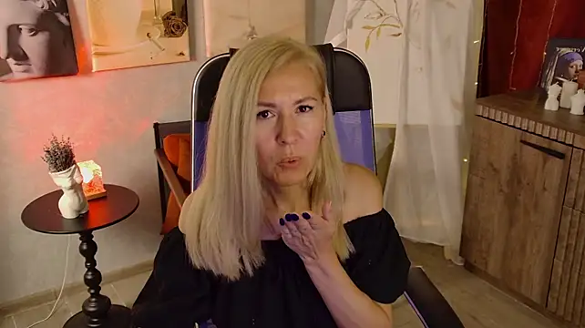 DonnaSmitth stripchat live cam model