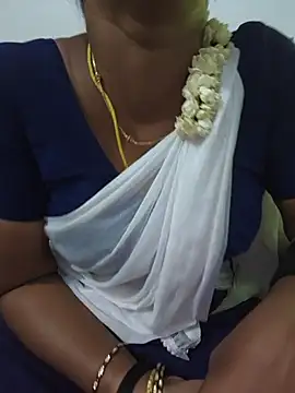 Tamilyazhini19 stripchat live cam model