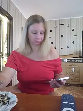 BustyBlond stripchat live cam model