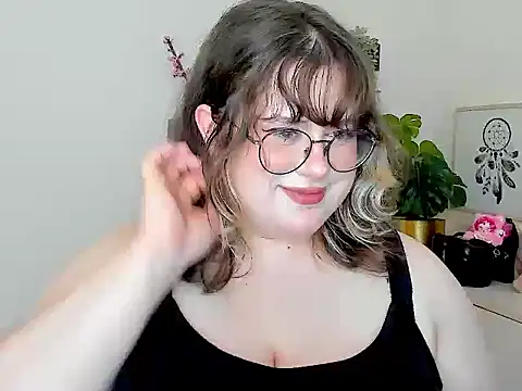 OpheliaLush stripchat live cam model