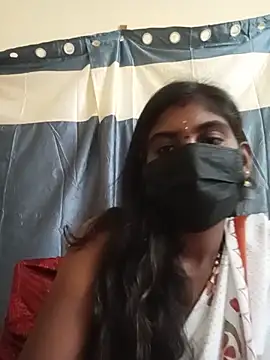 Keerthi_143 stripchat live cam model