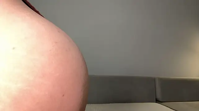 WhyEmmyCry stripchat live cam model