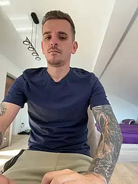Huge_cock22cm stripchat live cam model