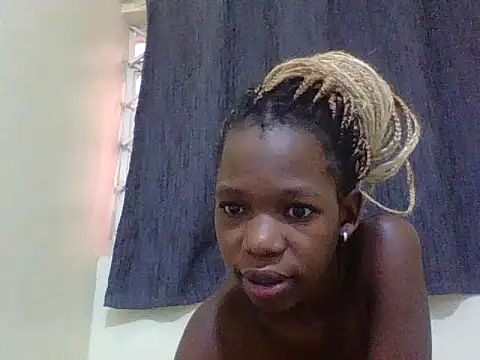 SugarPlumBabe16 stripchat live cam model