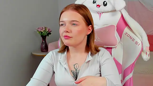 ElinaVale stripchat live cam model