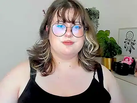 OpheliaLush stripchat live cam model